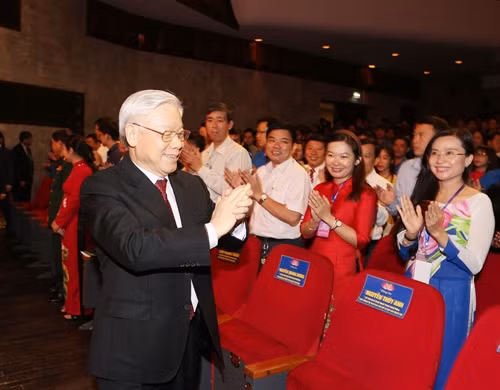 Tuyên dương thanh niên tiên tiến làm theo lời Bác