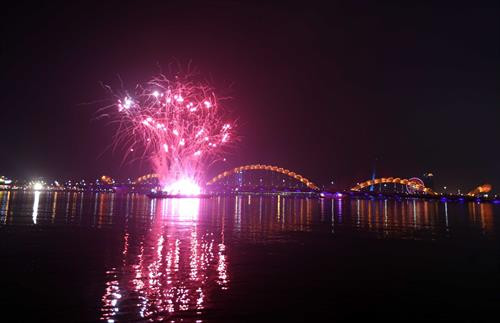 Pháo hoa sẽ rực sáng bầu trời đón Xuân Mậu Tuất 2018