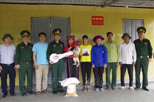 Bàn giao 65 nhà tình nghĩa cho người nghèo ở huyện biên giới Mường Nhé