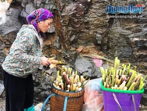 Đi chợ "đặc sản" ở thác Bạc Sa Pa