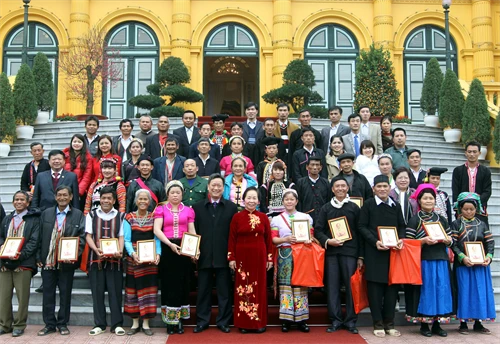 Lãnh đạo Đảng, Nhà nước đi thăm, chúc Tết tại các địa phương