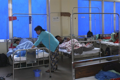 Hàng chục người nhập viện sau khi ăn bánh mì