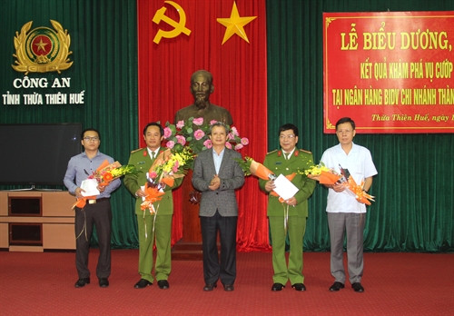 Thưởng nóng Ban chuyên án bắt được đối tượng cướp ngân hàng táo tợn ở Huế