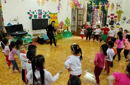 Kéo dài việc thực hiện một số chính sách đối với trẻ em và giáo viên mầm non