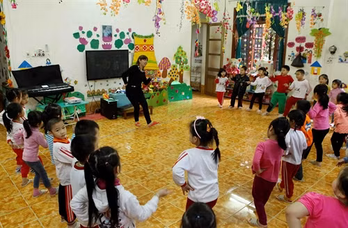 Kéo dài việc thực hiện một số chính sách đối với trẻ em và giáo viên mầm non