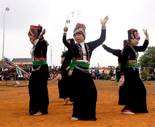 Đắm say điệu múa Áu Eo