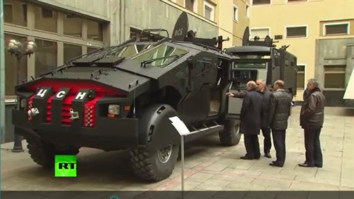 Tổng thống Putin duyệt xe quân sự mới