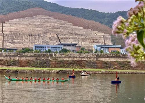 Khai hội đua thuyền đuôi én lần thứ 6 tại Mường Lay (Điện Biên)