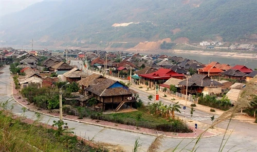 Nắng nóng duy trì trên cả nước với nền nhiệt trên 37 độ C