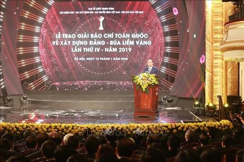 Thủ tướng Nguyễn Xuân Phúc dự Lễ công bố và trao Giải báo chí Búa liềm vàng - 2019