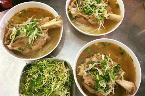 Bún chìa - món ăn dân dã nổi tiếng ở phố núi Buôn Mê Thuột