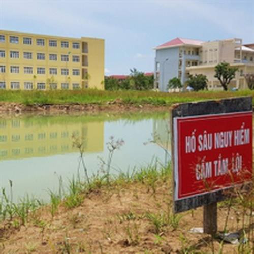 Bé trai 8 tuổi tử vong do đuối nước khi tắm ao ở Yên Bái