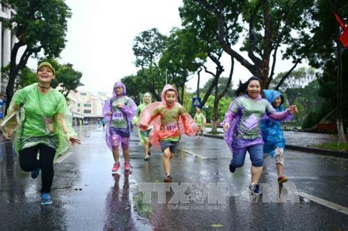 Hà Nội tăng nhiệt, trưa nóng 35 độ