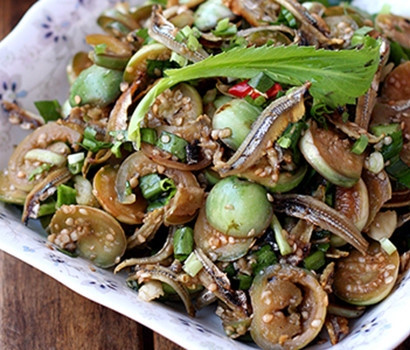 Gỏi cà đắng cá cơm