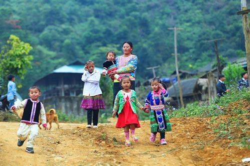 Vui tết Nào Pê Chầu cùng người Mông nơi rẻo cao Thẳm Phẩng