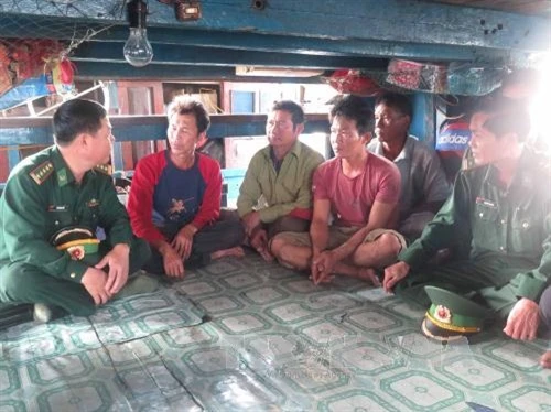 Thăm hỏi ngư dân tàu cá bị tàu hải cảnh Trung Quốc tấn công