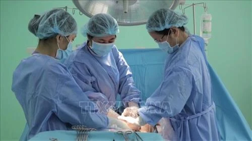 Cứu mẹ con sản phụ bị phình, rách động mạch chủ