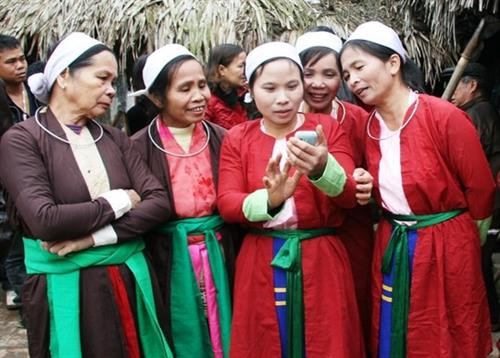 Độc đáo trang phục truyền thống của dân tộc Thổ
