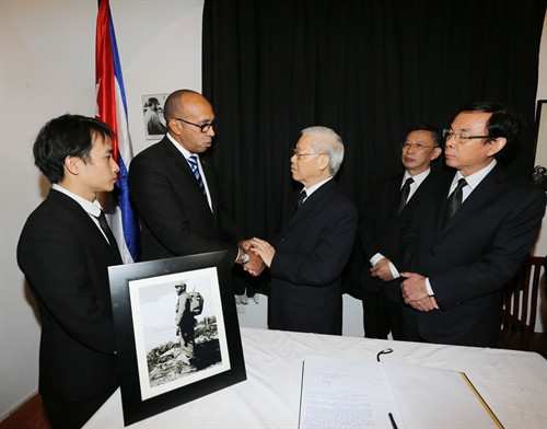 Lãnh đạo Đảng, Nhà nước viếng đồng chí Fidel Castro Ruz,