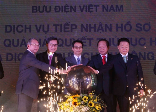 Khai trương dịch vụ tiếp nhận, trả kết quả thủ tục hành chính qua bưu điện