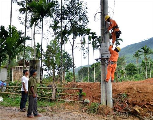 Người dân “vùng lõm” Quảng Ngãi sắp có điện vui xuân đón Tết