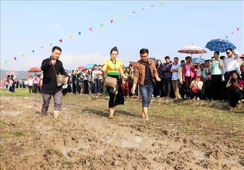 Rộn ràng lễ hội “Lùng Tùng” của dân tộc Thái huyện Than Uyên