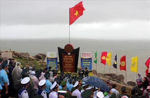 Lễ chào cờ đầu năm 2019 ở điểm cực Đông trên đất liền của Tổ quốc