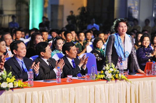 Giao lưu nghệ thuật tôn vinh gia đình Việt Nam trong xây dựng, bảo vệ Tổ quốc 