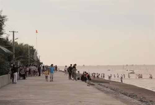 Khu du lịch sinh thái Cồn Đen hút khách vào dịp hè