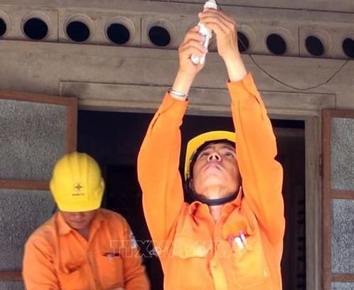  Phú Yên thay mới thiết bị điện miễn phí cho hàng trăm hộ nghèo