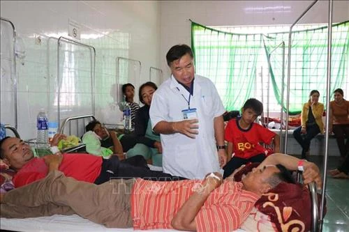 Tích cực điều trị cho các bệnh nhân nghi bị ngộ độc thực phẩm ở Đắk Lắk