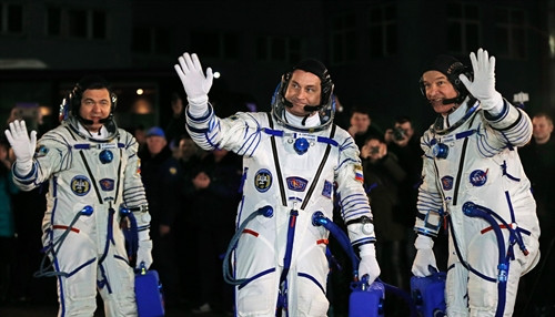 Nhóm phi hành gia Nga, Mỹ mới lên "đổi ca trực" trên trạm ISS