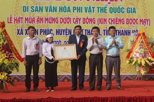 Đón Bằng Di sản văn hoá phi vật thể Quốc gia cho Lễ hội “Kin Chiêng Boọc Mạy”