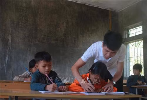 Thắp sáng ước mơ cho những đứa trẻ trên đỉnh Hò Lù