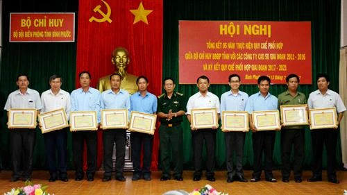 Bộ đội Biên phòng và các công ty cao su Bình Phước phối hợp tăng cường tuần tra, bảo vệ biên giới và các vườn cây cao su