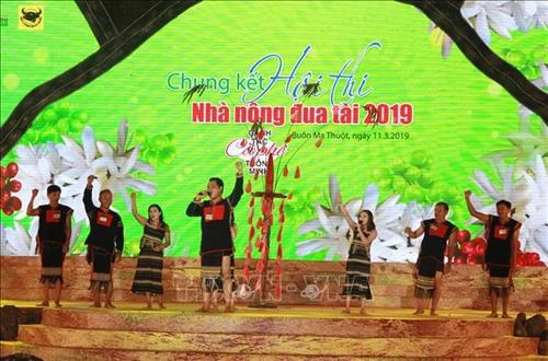 Độc đáo màn trình diễn đúc cồng chiêng của người Ê Đê