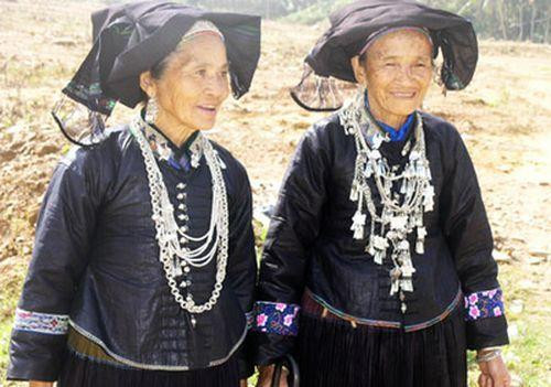 Trang phục phụ nữ Nùng Dín