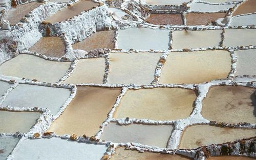 Khó tin cánh đồng muối… trên đỉnh núi 3.000 m ở Peru