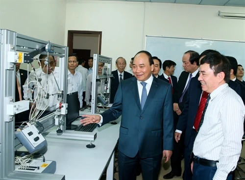 Thủ tướng Nguyễn Xuân Phúc: Đại học quốc gia Thành phố Hồ Chí Minh phải phấn đấu vào tốp đầu Châu Á