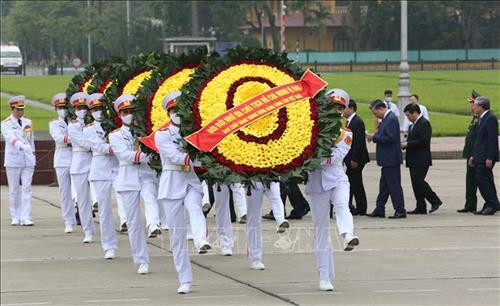 Lãnh đạo Đảng, Nhà nước viếng Lăng Bác nhân 45 năm Ngày Giải phóng miền Nam, thống nhất đất nước