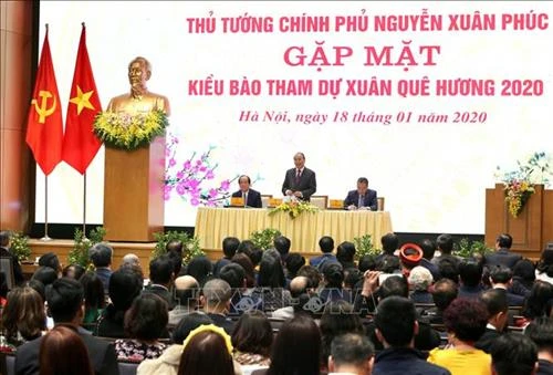 Thủ tướng Nguyễn Xuân Phúc gặp mặt kiều bào tham dự chương trình Xuân Quê hương 2020