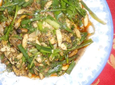 Đặc sản nhộng ong