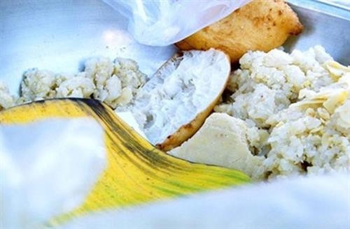 Xôi vò bánh chiên - đặc sản độc quyền của Phan Thiết