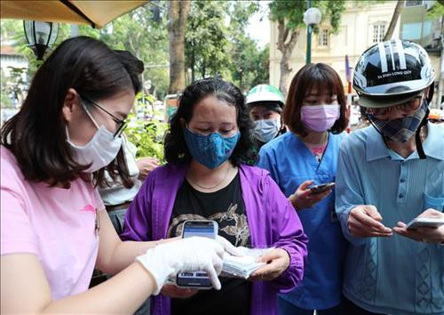 Dịch COVID-19: Khử khuẩn khẩu trang y tế bằng lò vi sóng để tái sử dụng