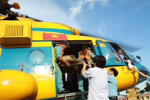 Đưa trực thăng ra Trường Sa cấp cứu bệnh nhân bị xuất huyết nặng