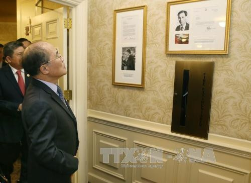 Chủ tịch Quốc hội thăm nơi Bác Hồ sống và làm việc ở Boston