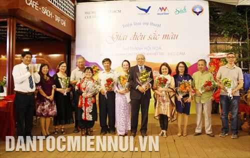Khai mạc triển lãm mỹ thuật “Giai điệu sắc màu”