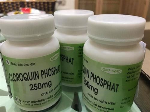 Một người bị ngộ độc do tự ý uống thuốc sốt rét để dự phòng COVID-19