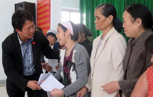 Thăm, tặng quà Tết gia đình chính sách, hộ nghèo tỉnh Phú Yên