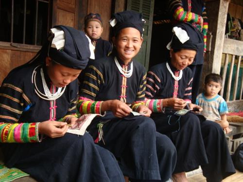 Trang phục của người Lô Lô đen